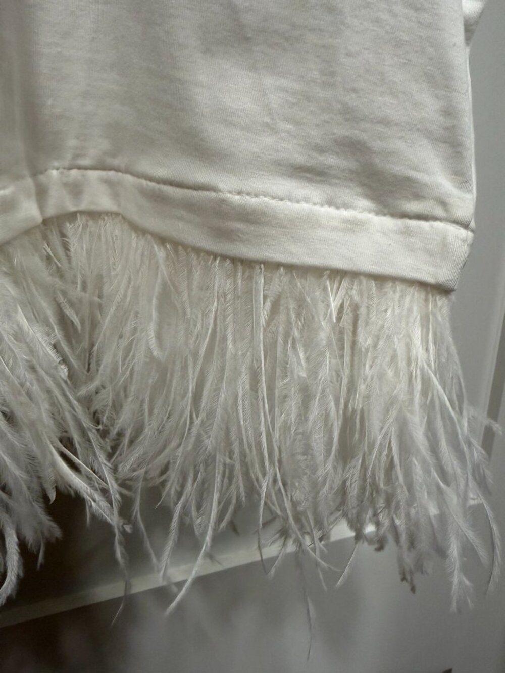 Cinq à Sept Feather-Trimmed Stretch-Cotton Crop T-Shirt - Picture 5 of 10